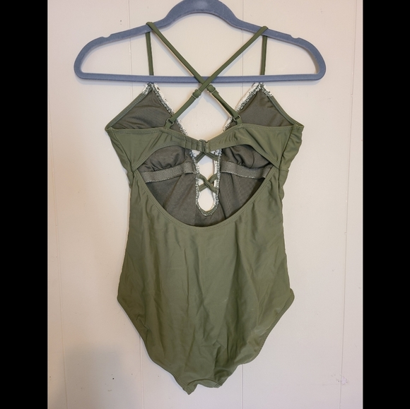 Bikini - Picture 2 of 2